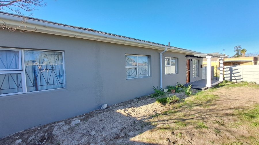 4 Bedroom Property for Sale in Bernadino Heights Western Cape